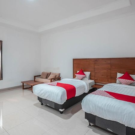 Super Oyo 686 Bunga Karang Hotel Bekasi Eksteriør billede