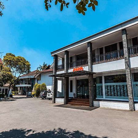 Super Oyo 686 Bunga Karang Hotel Bekasi Eksteriør billede