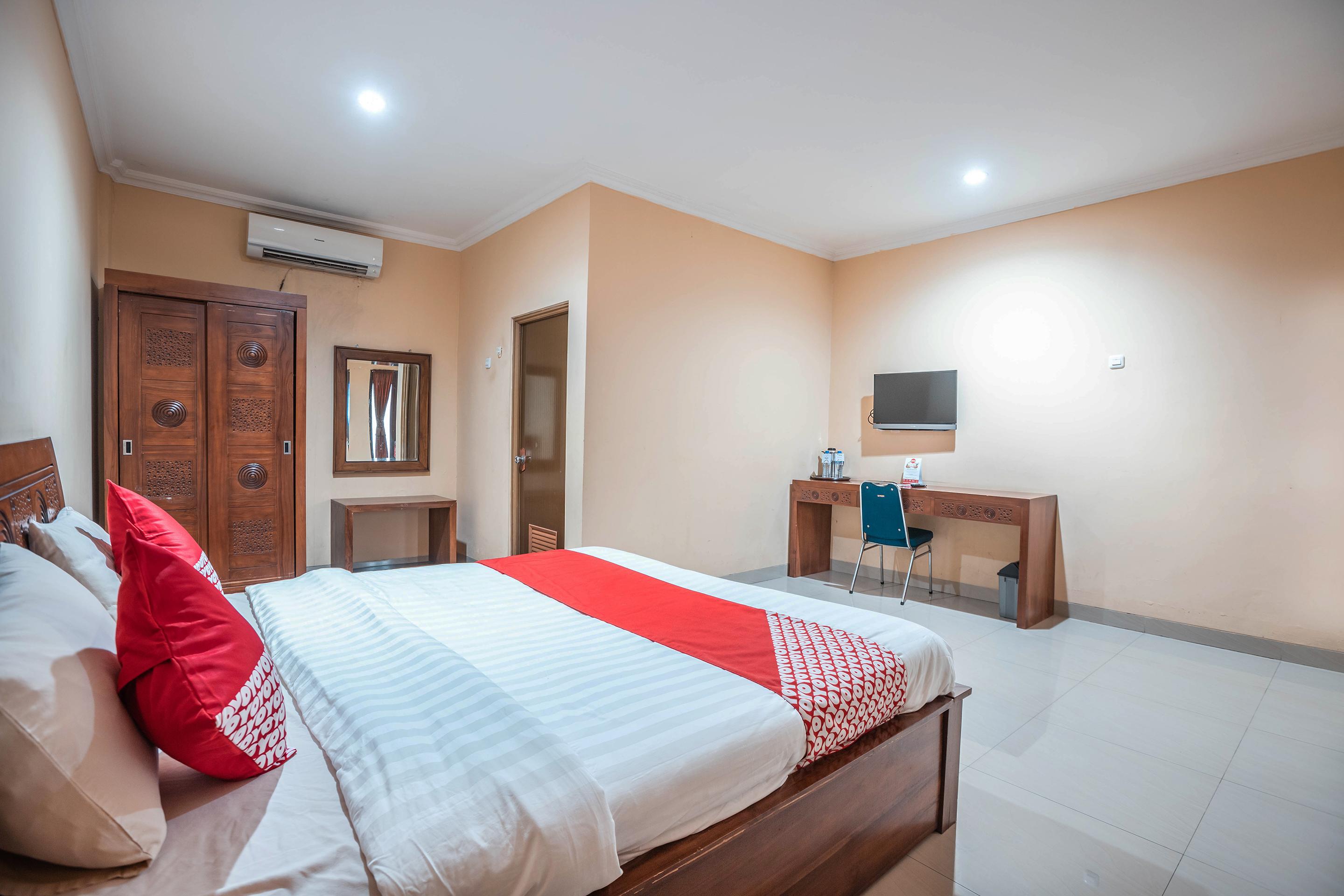 Super Oyo 686 Bunga Karang Hotel Bekasi Eksteriør billede