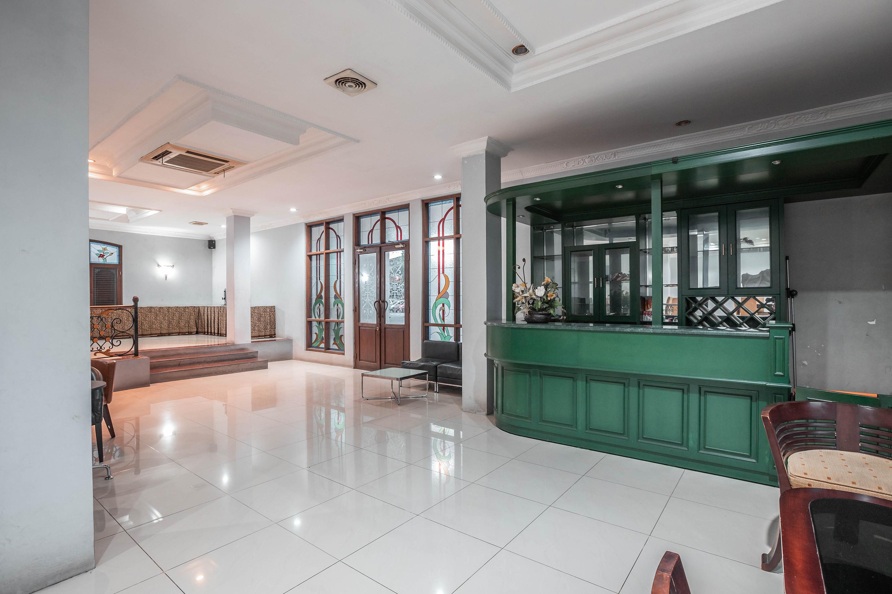 Super Oyo 686 Bunga Karang Hotel Bekasi Eksteriør billede