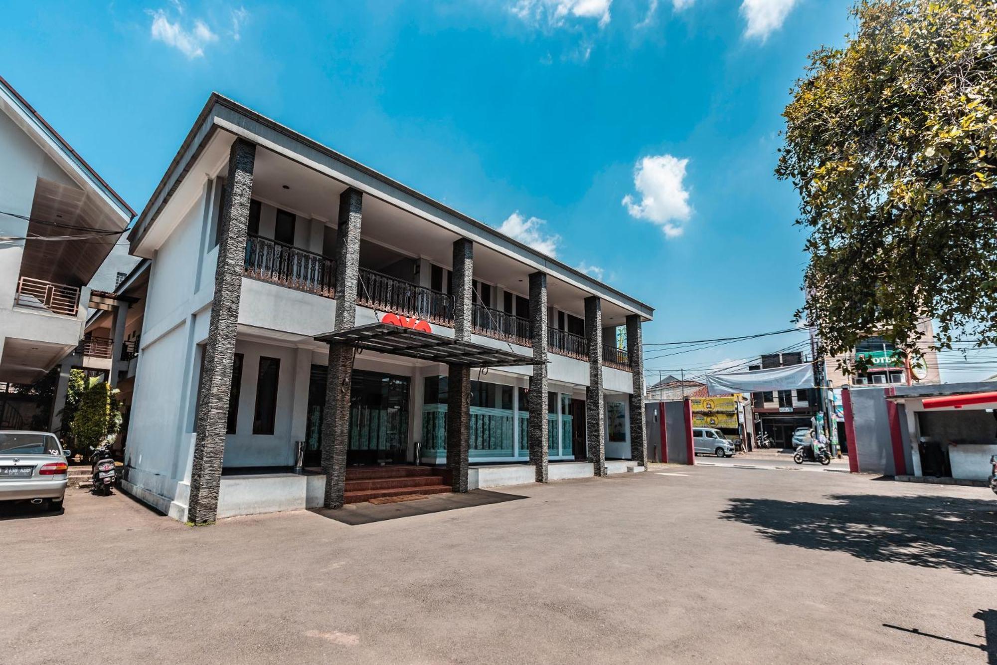 Super Oyo 686 Bunga Karang Hotel Bekasi Eksteriør billede
