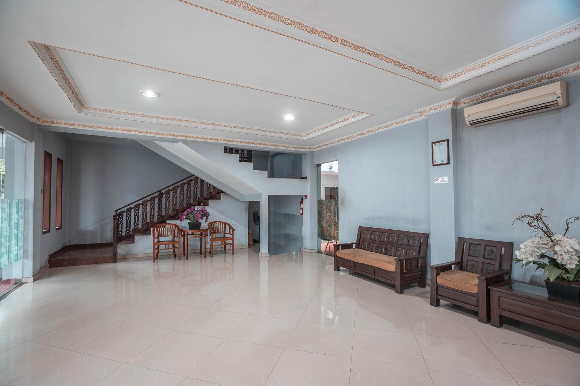Super Oyo 686 Bunga Karang Hotel Bekasi Eksteriør billede