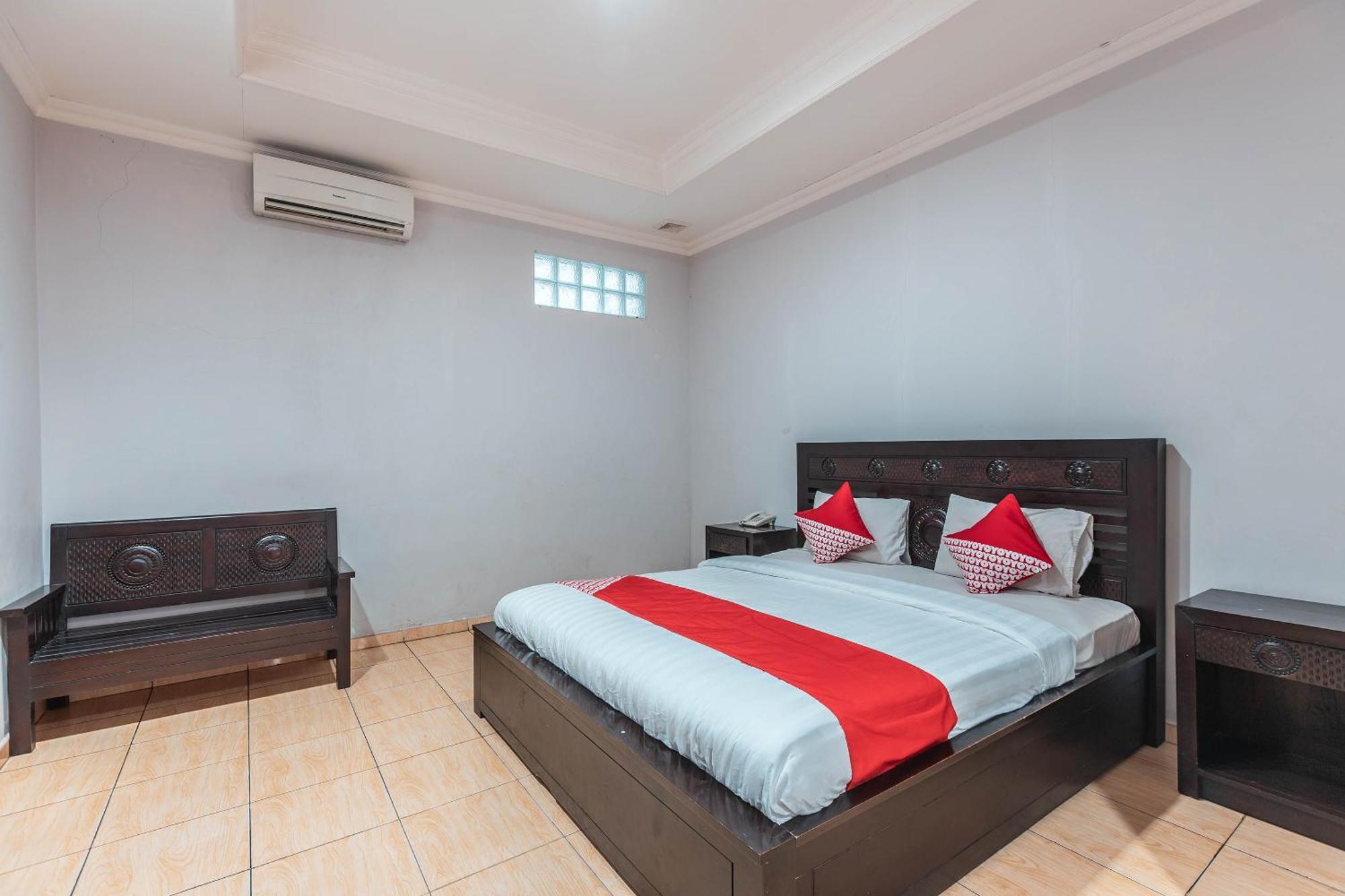 Super Oyo 686 Bunga Karang Hotel Bekasi Eksteriør billede