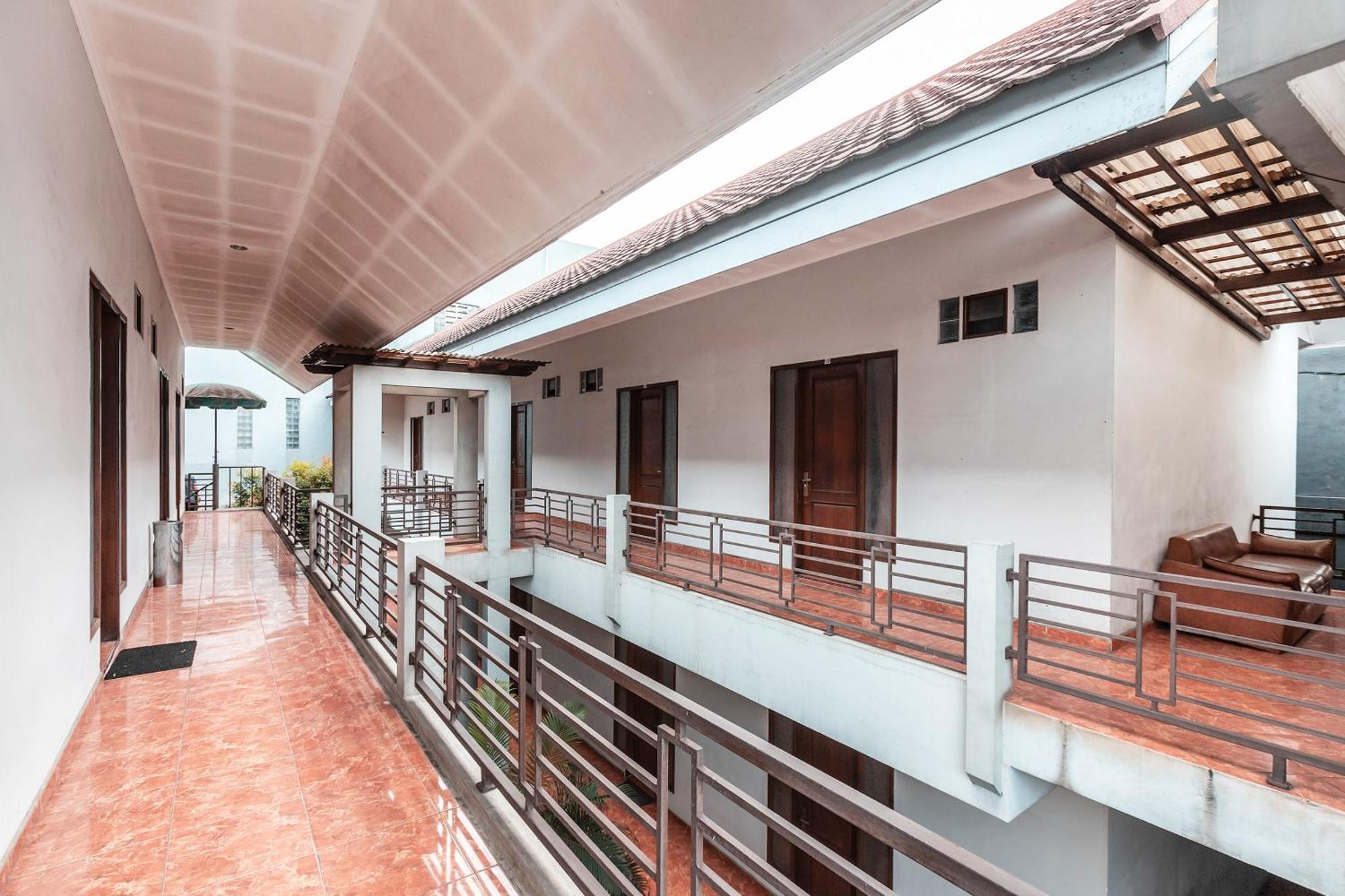 Super Oyo 686 Bunga Karang Hotel Bekasi Eksteriør billede