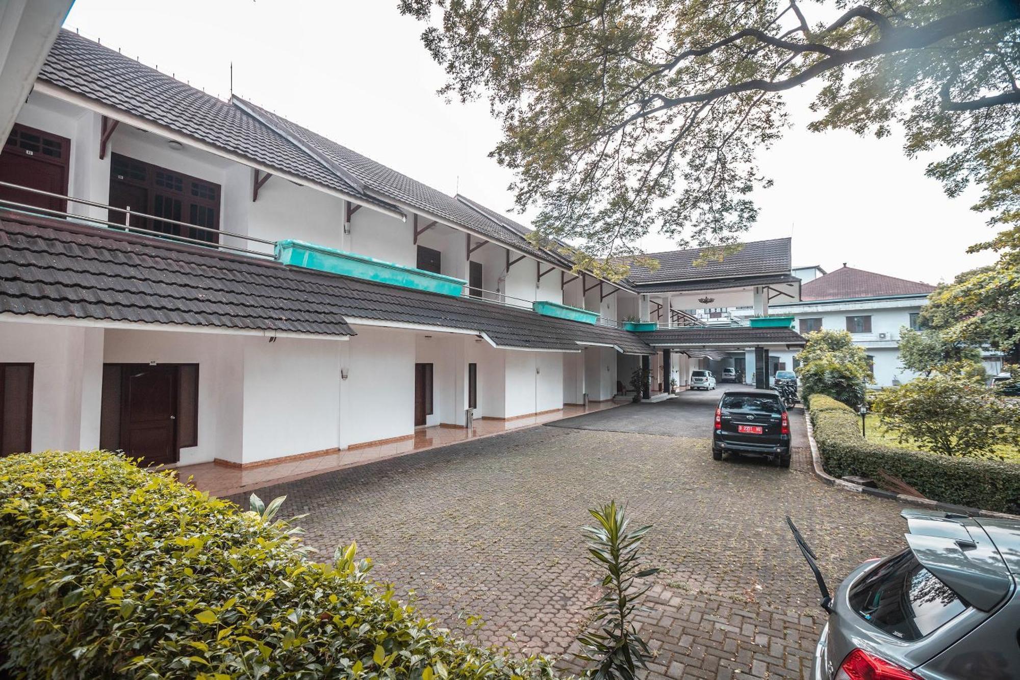 Super Oyo 686 Bunga Karang Hotel Bekasi Eksteriør billede