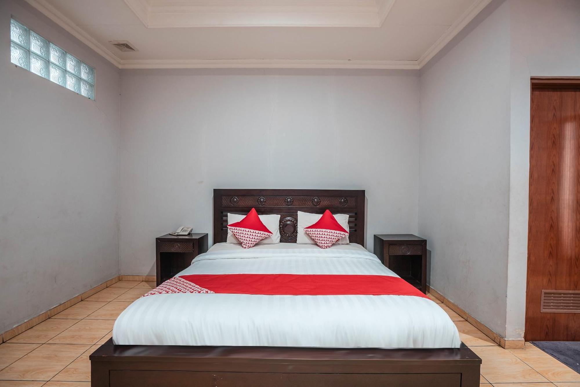Super Oyo 686 Bunga Karang Hotel Bekasi Eksteriør billede