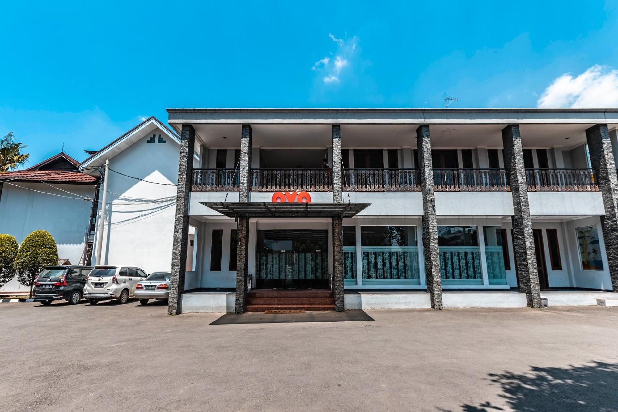 Super Oyo 686 Bunga Karang Hotel Bekasi Eksteriør billede